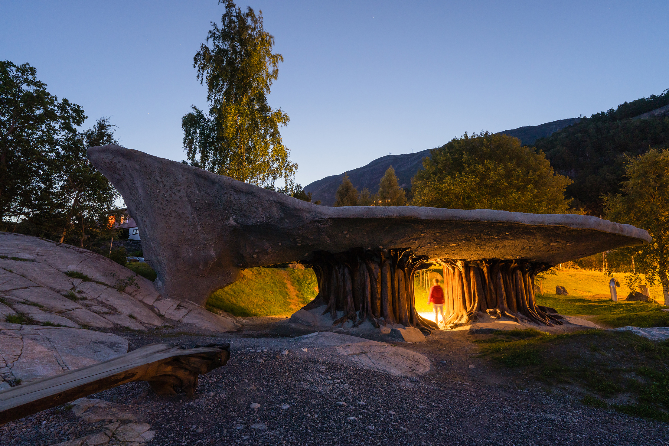 Photo of Tyrvefjøra rest area at night